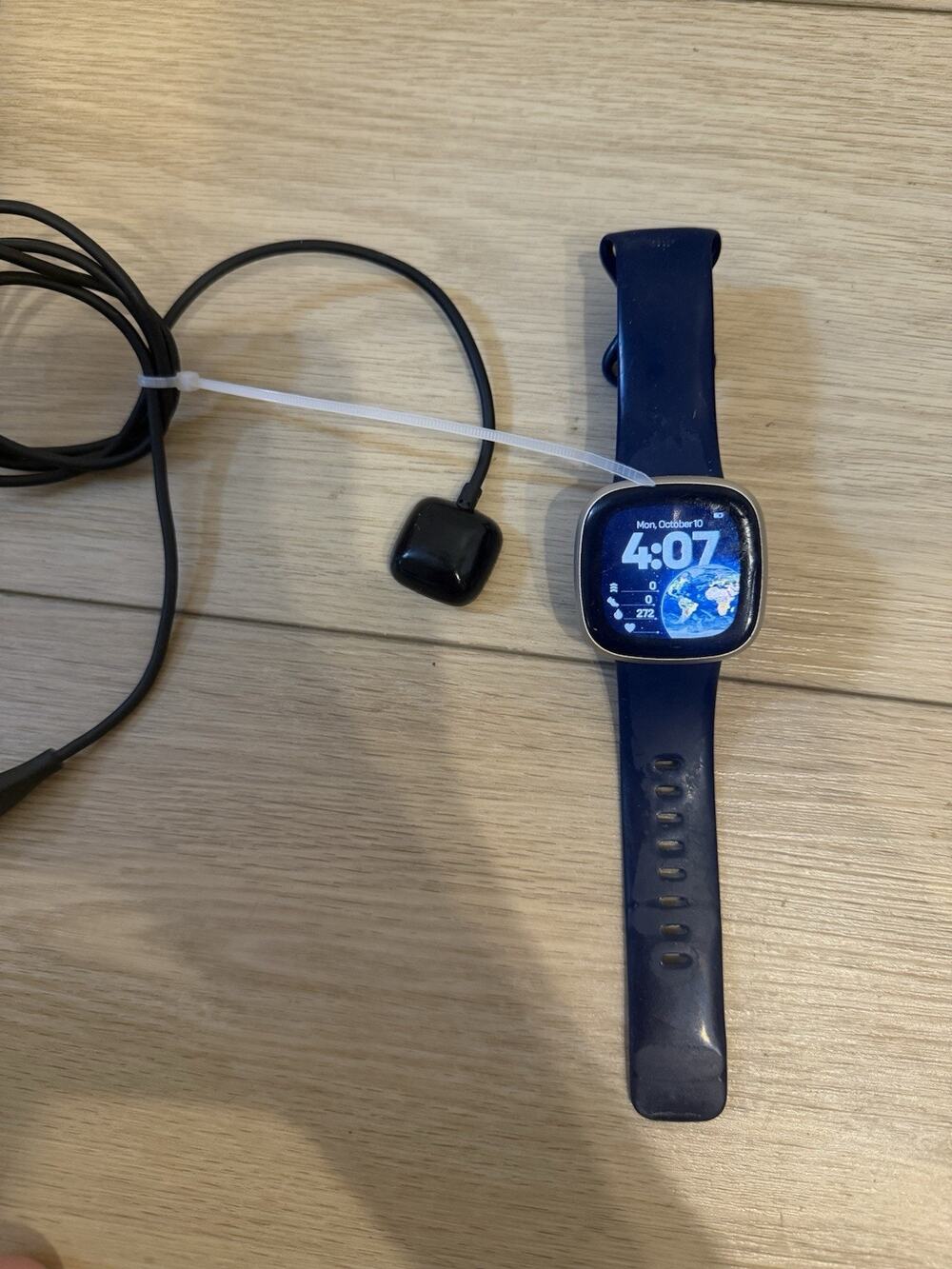 Fitbit Versa 3 FB511 Smartwatch w/ Charger – Tested Working
